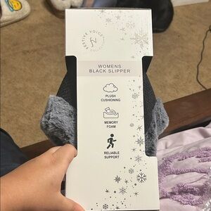 Women's Black Slipper with Plush Cushioning